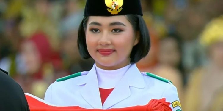 Paskibraka Kaltim Jadi Pembawa Baki Bendera Merah Putih di IKN