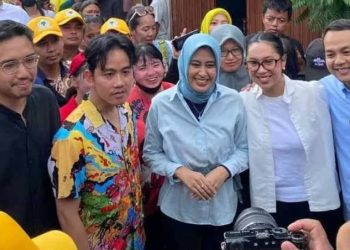 PDIP Solo Laporkan Blusukan Gibran dan Respati ke Bawaslu Terkait Pembagian Sembako