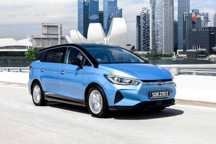 Pengumuman! Blue Bird Jual Mobil Listrik BYD e6 Eks Taksi dengan Harga Second Menarik