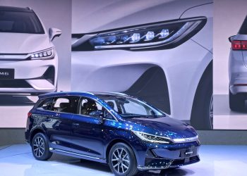 Adu Laris Mobil Listrik: BYD M6 vs Hyundai Kona EV, Siapa yang Terlaris?
