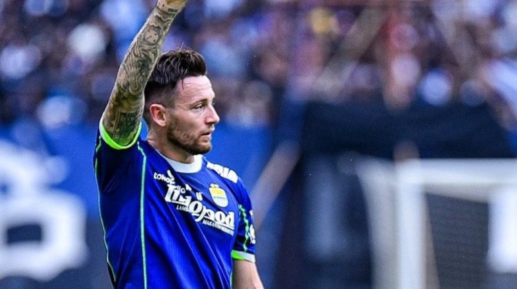 Marc Klok Sesalkan Hasil Imbang Persib Melawan Semen Padang: “Kami Harus Belajar dari Itu”