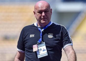 Bojan Hodak: Status Juara Bertahan Membebani Persib