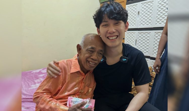 Willie Salim Berikan Donasi Rp50 Juta untuk Pak Tarno Buka Toko Dekat Rumah