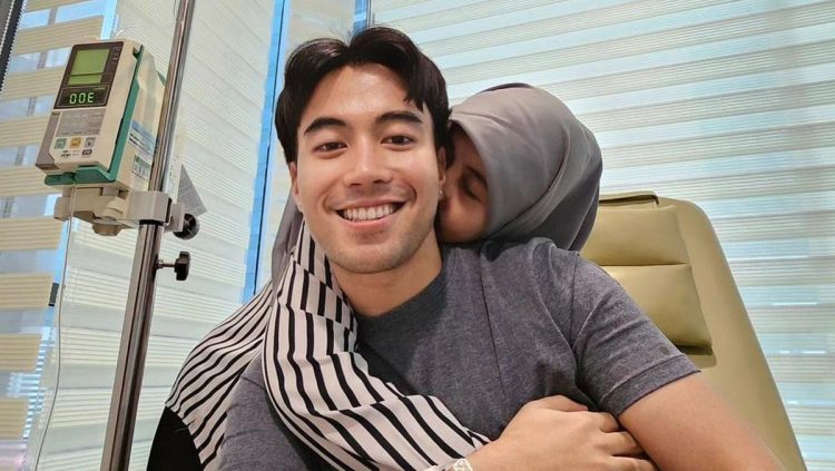 Vidi Aldiano Berangkat Umroh Bersama Keluarga dan Sahabat, Netizen Terkesima dengan Mahalini!