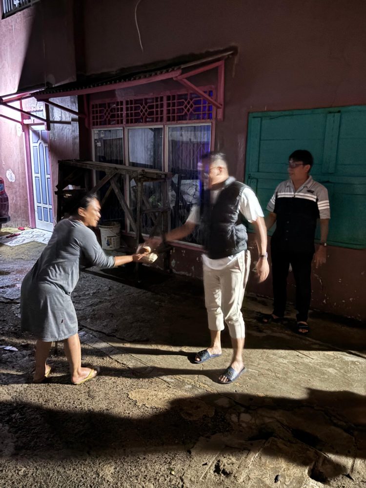 Gilang Ramadhan Berbagi kepada Warga Terdampak Banjir