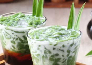 Es Cendol Alpukat dengan Santan Kental yang Gurih