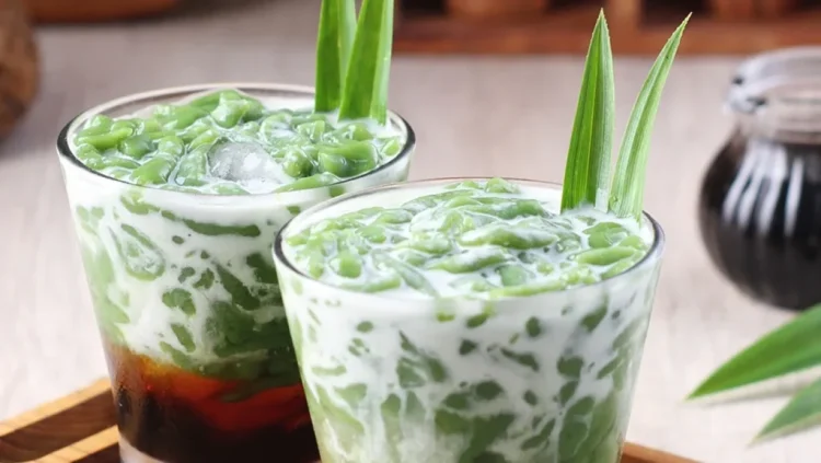 Es Cendol Alpukat dengan Santan Kental yang Gurih