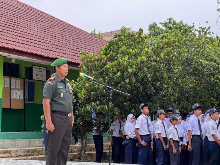 Koramil 412 Kotabumi Ajak Siswa SMPN 7 Kotabumi Wujudkan Indonesia Emas 2045