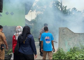Polres Lampung Selatan Bersama Puskesmas Kalianda Gelar Fogging Cegah DBD