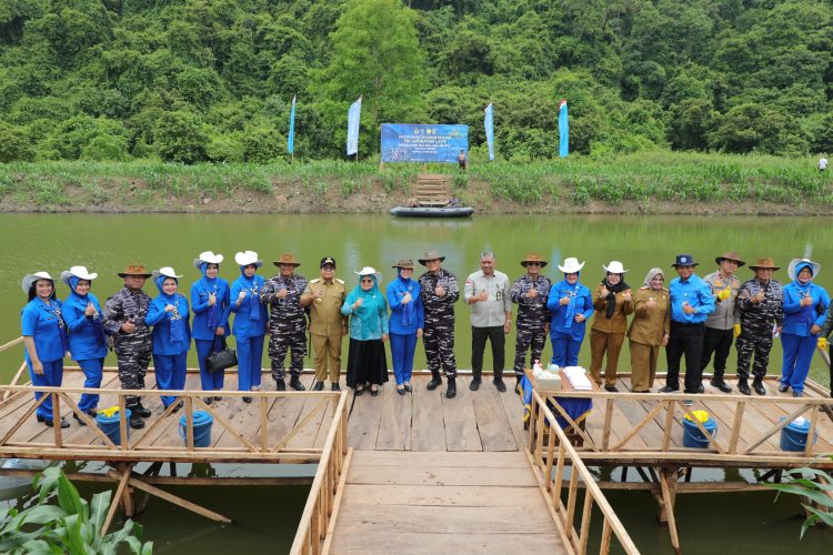 Waka Polda Lampung Dampingi KSAL Tinjau Program Ketahanan Pangan dan Makan Bergizi Gratis di Brigif 4 Marinir/BS