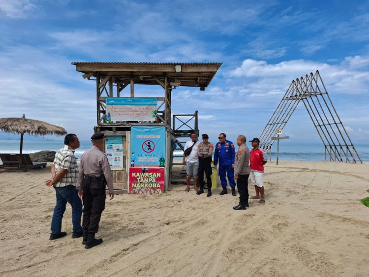 Pastikan Keselamatan Wisatawan, Fasilitas di Pantai Sanggar Diperiksa