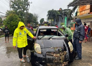 Hujan Deras Picu Banjir di Bandar Lampung, Mobil Hanyut Satu Orang Tewas
