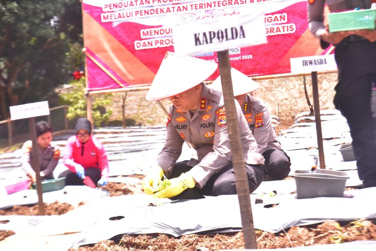 Kapolda Lampung dan Bhayangkari Luncurkan Program Pekarangan Pangan Lestari di SPN Polda Lampung