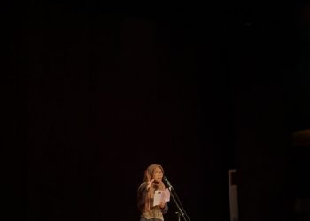 Dzafira Adelia, Remaja Berbakat yang Mempesona di Dunia Puisi