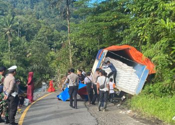 Satlantas Polres Lampung Barat Evakuasi Kendaraan Terperosok, Lalu Lintas Kembali Normal