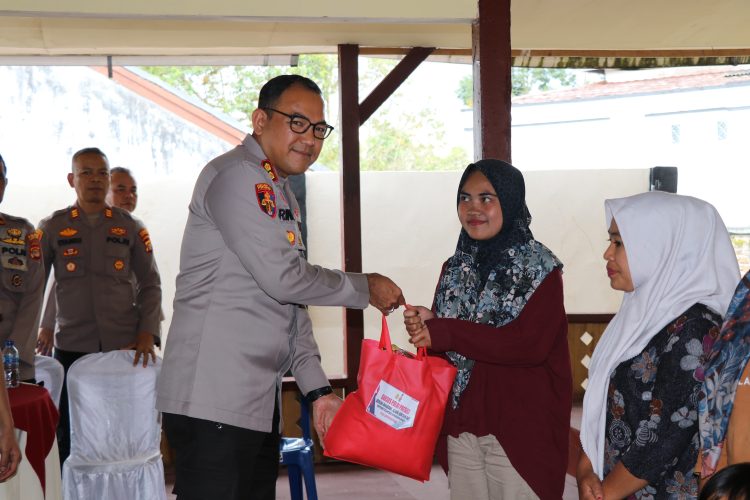 Polres Lampung Barat Bersama Mahasiswa dan OKP Gelar Baksos Sambut Ramadan