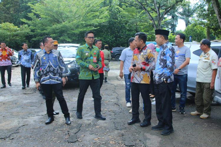 Plh. Bupati Lampung Utara Sidak Pasar dan Bulog, Pastikan Ketersediaan Pangan Jelang Ramadhan