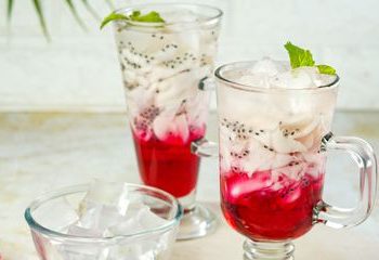 Es Kelapa Muda dengan Sirup Cocopandan yang Segar