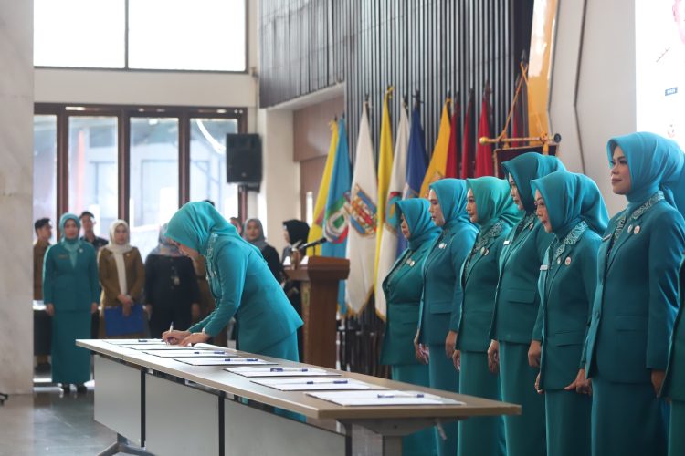 Ketua TP PKK Lampung Barat Resmi Dilantik, Siap Tingkatkan Kesejahteraan Masyarakat