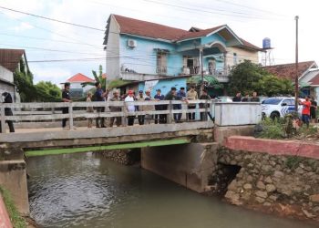 Gubernur Lampung Tinjau Lokasi Banjir, Salurkan Bantuan untuk Warga Terdampak