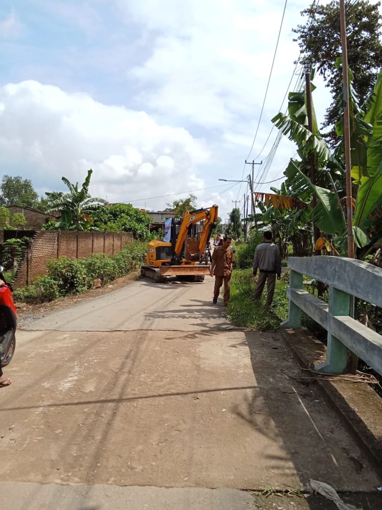 Tim Nanda Indira Peduli Turunkan Excavator, Bantu Warga Bagelen Atasi Banjir