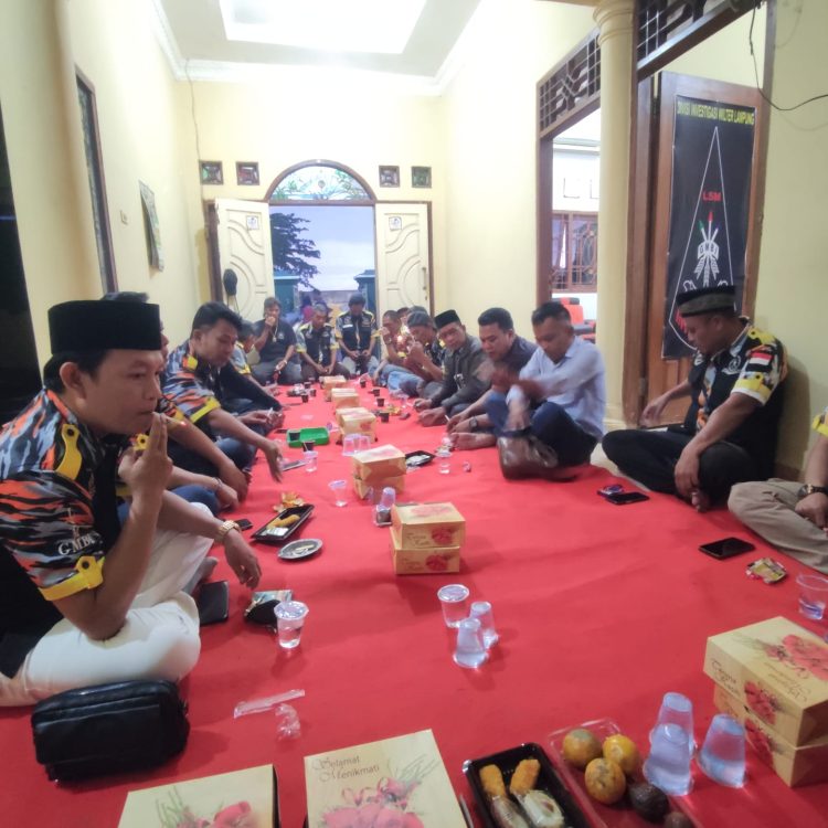 LSM GMBI Kota Bandar Lampung Salurkan Bantuan Nasi Kotak untuk Warga Terdampak Banjir