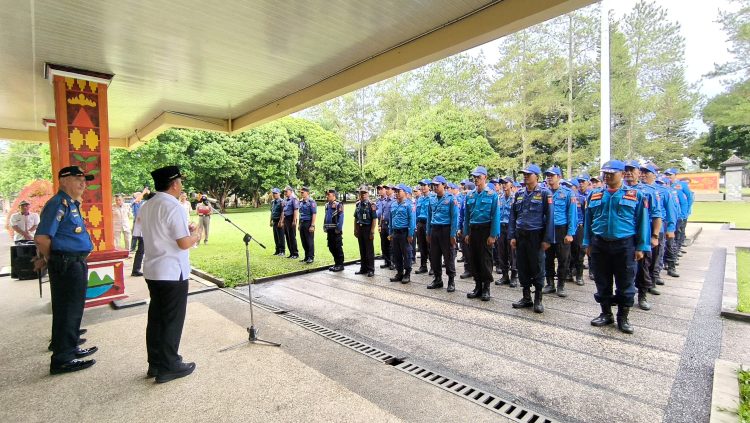 Bupati Lampung Barat Beri Motivasi Petugas Damkar: “Kalian adalah Pahlawan Tanpa Tanda Jasa”