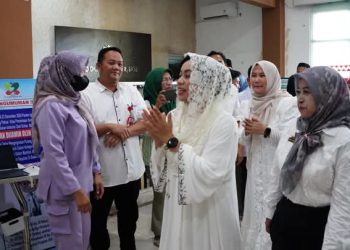 Ketua TP PKK Lampung Selatan Jadi Orang Tua Asuh Bayi Terlantar di Kalianda