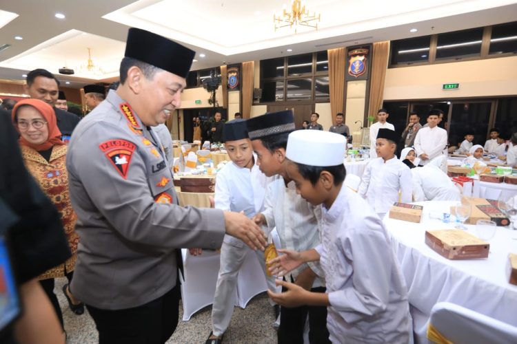 Kapolri Gelar Buka Puasa Bersama dan Berbagi Takjil, Perkuat Sinergi dengan Media & Masyarakat