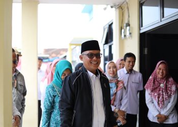 Pastikan Pelayanan Optimal, Bupati Ardito Wijaya Tinjau Puskesmas Seputih Surabaya