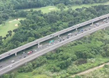 Kapolri Pantau Arus Mudik Lewat Udara, Pastikan Kelancaran di Tol Jakarta-Cikampek