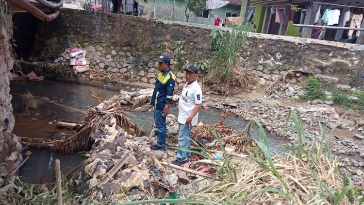 Pemprov Lampung Genjot Pembersihan Material Longsor di Jalur Wisata Pesawaran