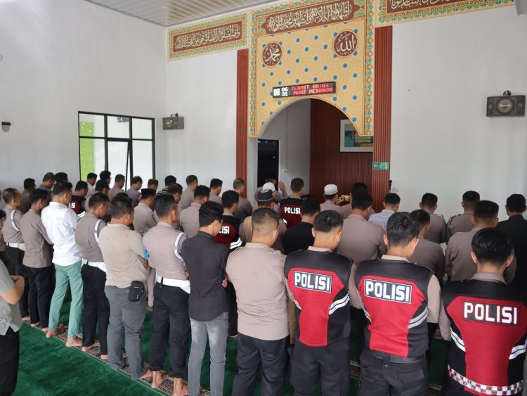 Polres Pringsewu Gelar Sholat Gaib, Doakan Tiga Polisi yang Gugur Saat Bertugas