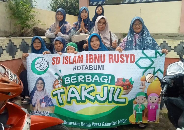 Kejar Pahala Ramadhan, Pemdes Pekurun Bagikan Ratusan Takjil kepada Warga