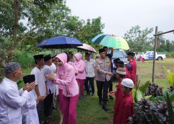Ramadan Berbagi: Kapolres Lampung Utara dan Bhayangkari Santuni Anak Yatim