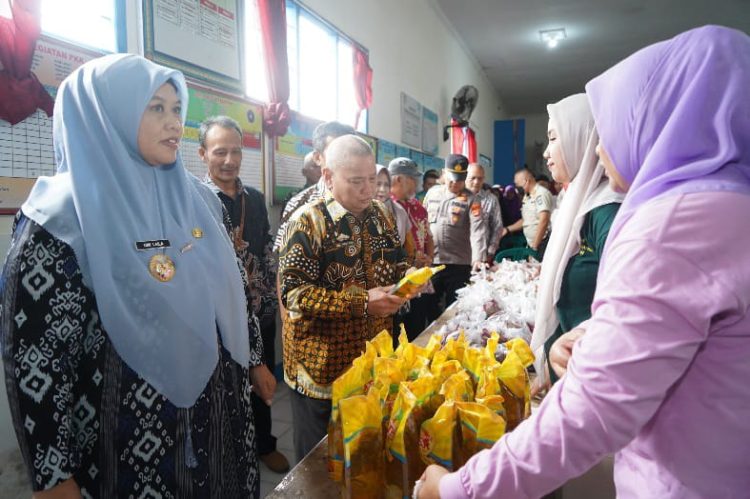 Wabup Pringsewu Luncurkan Gerakan Pangan Murah Bersubsidi di Pagelaran