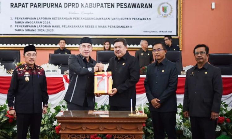Bupati Pesawaran Sampaikan LKPJ 2024 dalam Rapat Paripurna DPRD