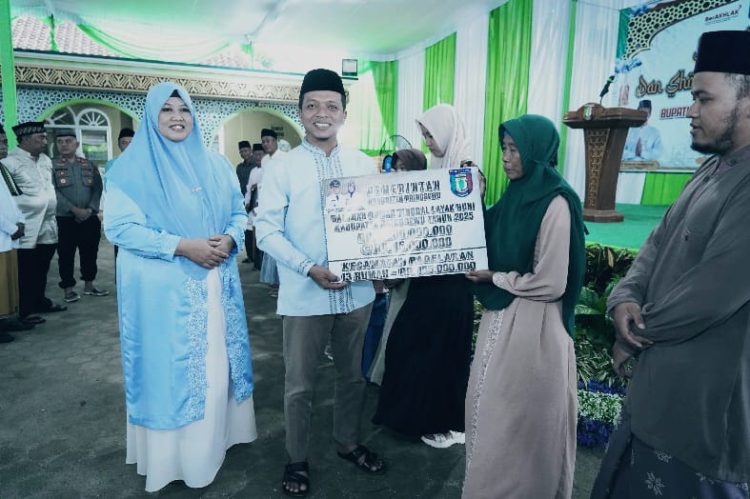 Bupati & Wabup Pringsewu Berbuka Puasa Bersama Warga Pagelaran, Wujudkan Kepedulian