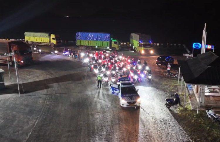 Polisi Kawal Pemudik Sepeda Motor: Menjamin Keamanan Perjalanan Lebaran 2025