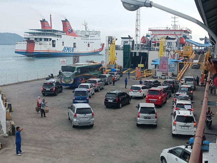 Arus Mudik di Bakauheni Meningkat, Ribuan Kendaraan Tinggalkan Sumatra