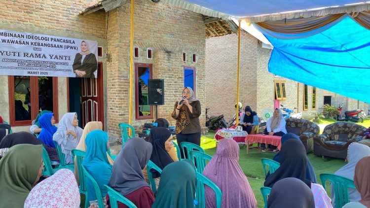 Yuti Rama Yanti Sosialisasikan Ideologi Pancasila dan Wawasan Kebangsaan di Desa Sukaraja