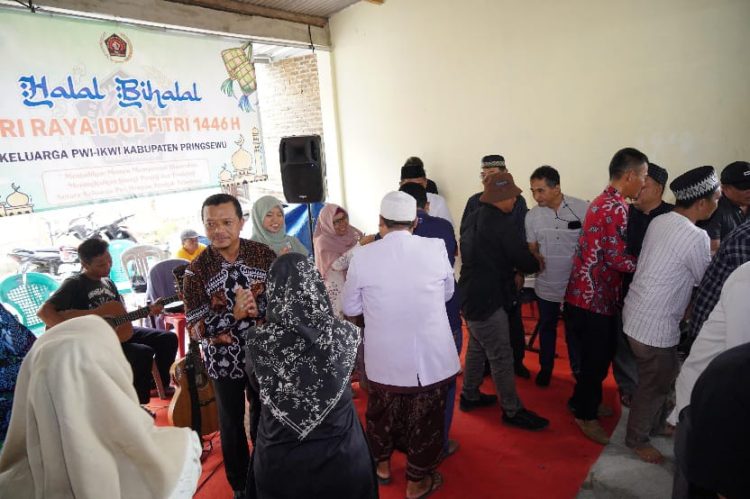 Membangun Harmoni Pasca Lebaran, PWI & IKWI Pringsewu Gelar Halalbihalal Bersama Bupati