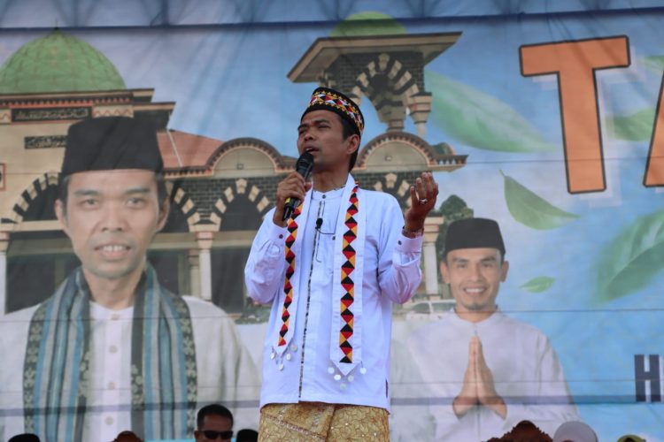 Tabligh Akbar di Tanggamus, Ustadz Abdul Somad Kupas Lima Jalan Menuju Surga