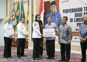 Wagub Jihan Nurlela Serahkan Tali Asih kepada Anggota Korpri Purna Bakti, Simbol Penghormatan atas Pengabdian