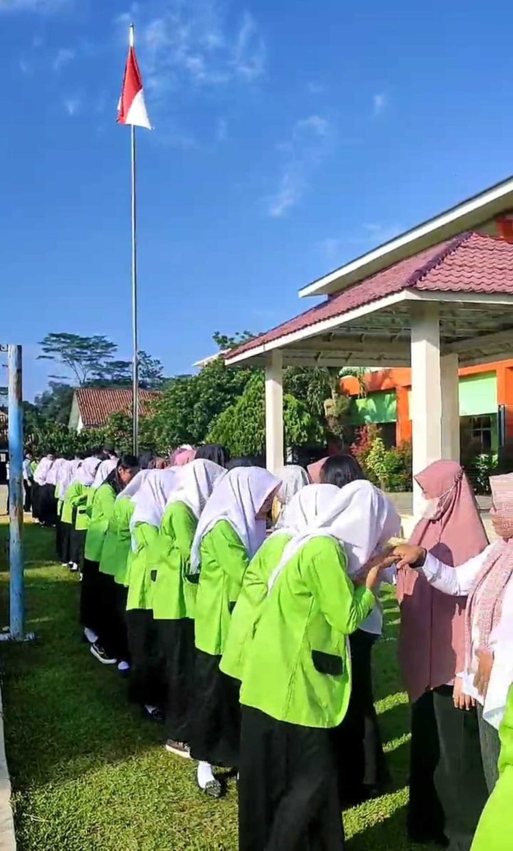 SMKN 1 Abung Selatan Gelar Halal Bihalal, Pererat Kebersamaan Usai Lebaran