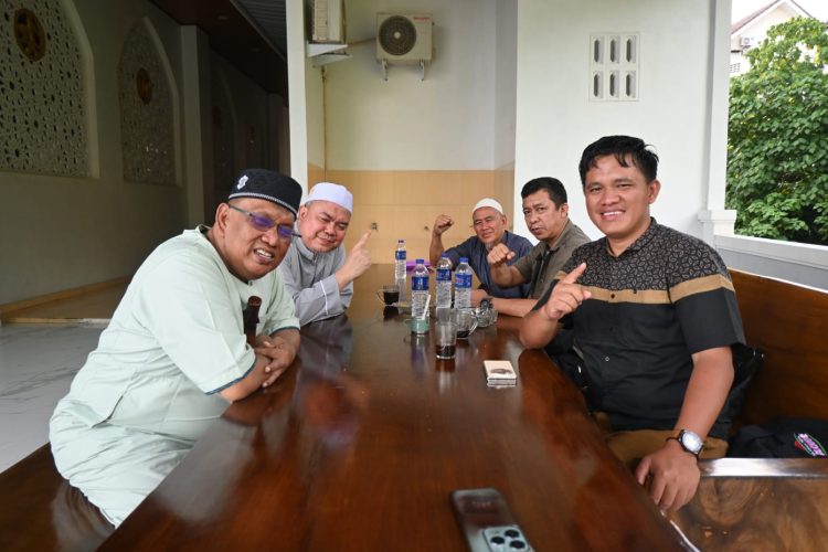 Tugu Adipura Jadi Titik Nyala Solidaritas Palestina: FKPP dan Ratusan Santri Serukan Aksi Damai