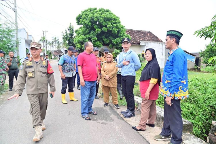 Bupati Lampung Selatan Radityo Egi Pratama Tinjau Langsung Lokasi Banjir di Natar dan Katibung