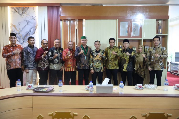 Wabup Romli Sambut Audiensi Panitia Pembangunan Sekretariat HMI Kotabumi