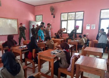 Brigif 4 Marinir/BS Distribusikan Makanan Bergizi Gratis bagi Warga Pesawaran