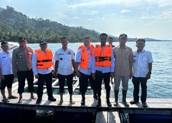 Wabup Tanggamus Tinjau Budidaya Lobster di Way Nipah, Dorong Ekonomi Pesisir Bangkit